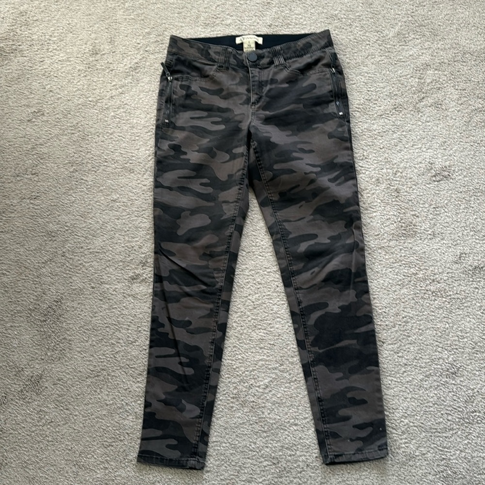 Camo pattern Democracy Ab Technology stretchy waist jean, size 8